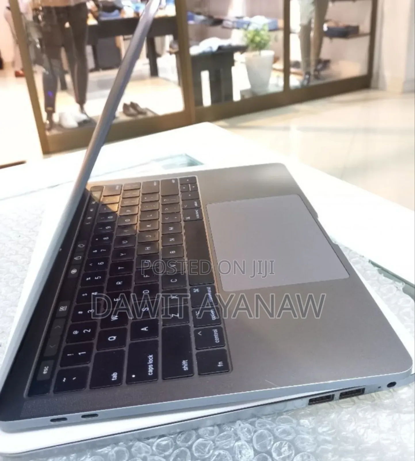 New Laptop Apple MacBook Pro 2017 8GB Intel Core I5 SSD 256GB