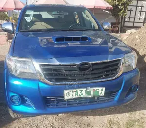 Photo - Toyota Hilux 2015 Blue
