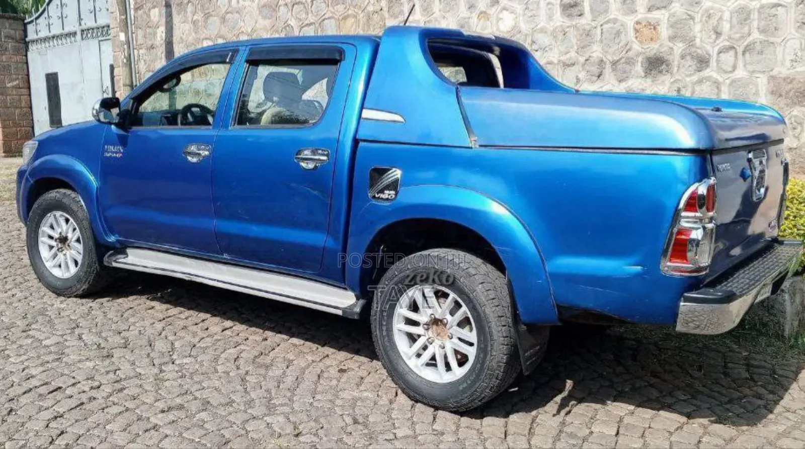 Toyota Hilux 2015 Blue