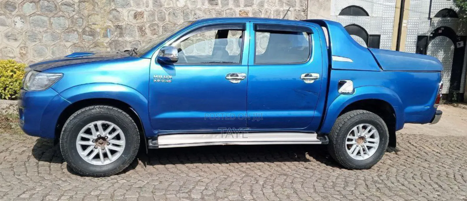 Toyota Hilux 2015 Blue