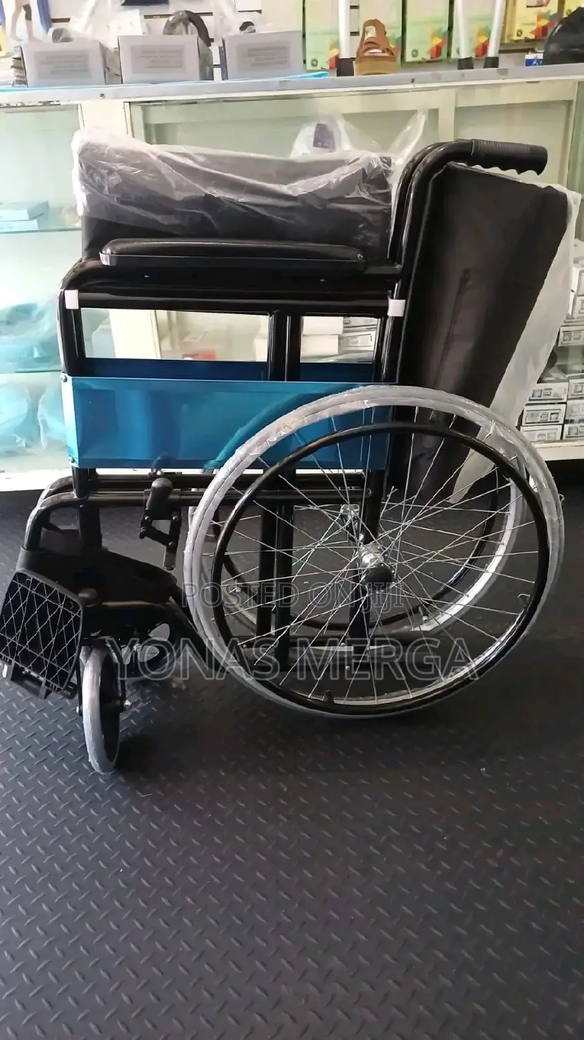 Aluminum Wheelchair Disabled欼capacity:150kg
Brand:MEDIA6