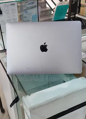 New Laptop Apple MacBook 2020 8GB Intel Core I7 SSD 256GB