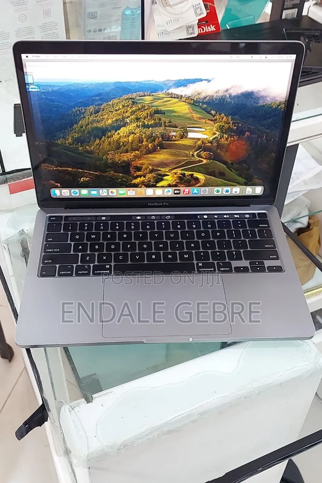 New Laptop Apple MacBook 2020 8GB Intel Core I7 SSD 256GB