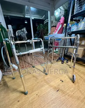 Walker鄰walker三evenly and Reducing Strain on the Lower Body