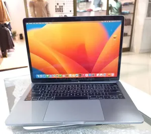 New Laptop Apple MacBook Pro 2017 8GB Intel Core I5 SSD 256GB