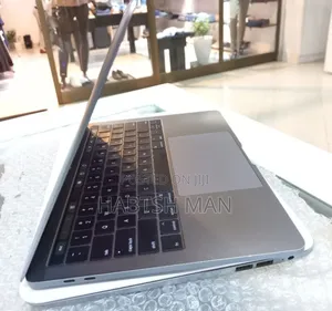 New Laptop Apple MacBook Pro 2017 8GB Intel Core I5 SSD 256GB