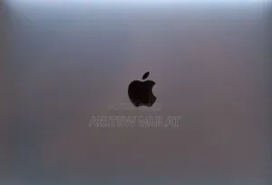 New Laptop Apple MacBook Pro 2017 8GB Intel Core i5 SSD 256GB