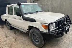 Toyota Land Cruiser 2015 White