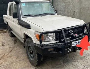 Toyota Land Cruiser 2015 White