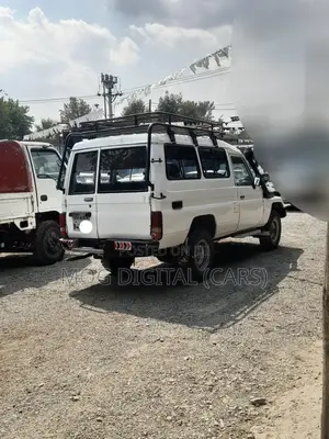 Toyota Land Cruiser 70 1989 White