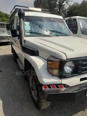 Toyota Land Cruiser 70 1989 White