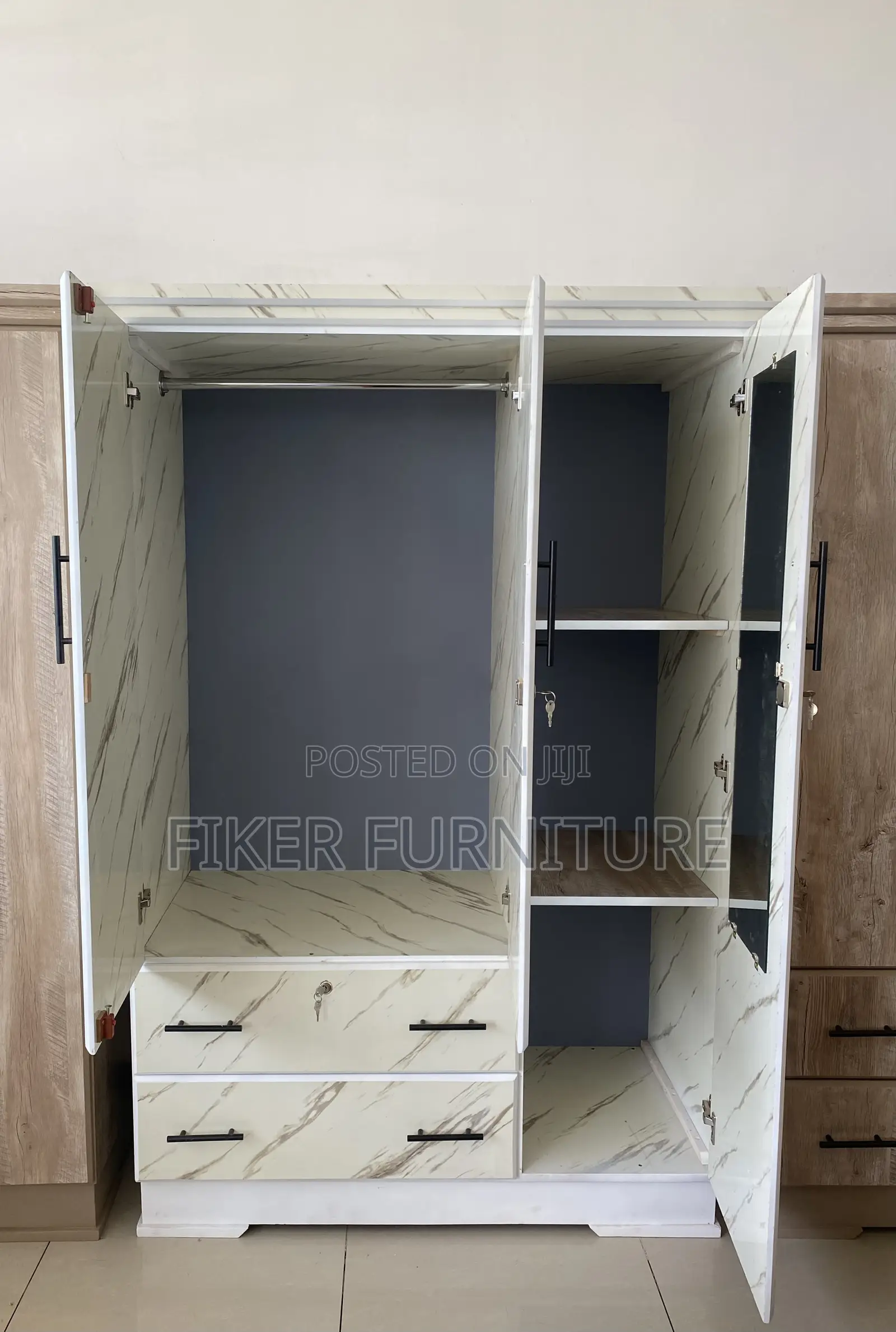 Closet (ቁምሳጥን)