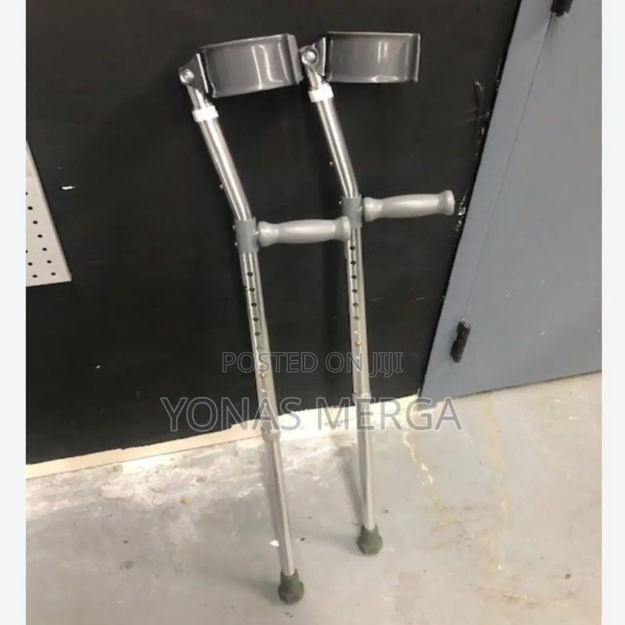 Elbow Crutch With Universal Soft Handle And Mobile Support
