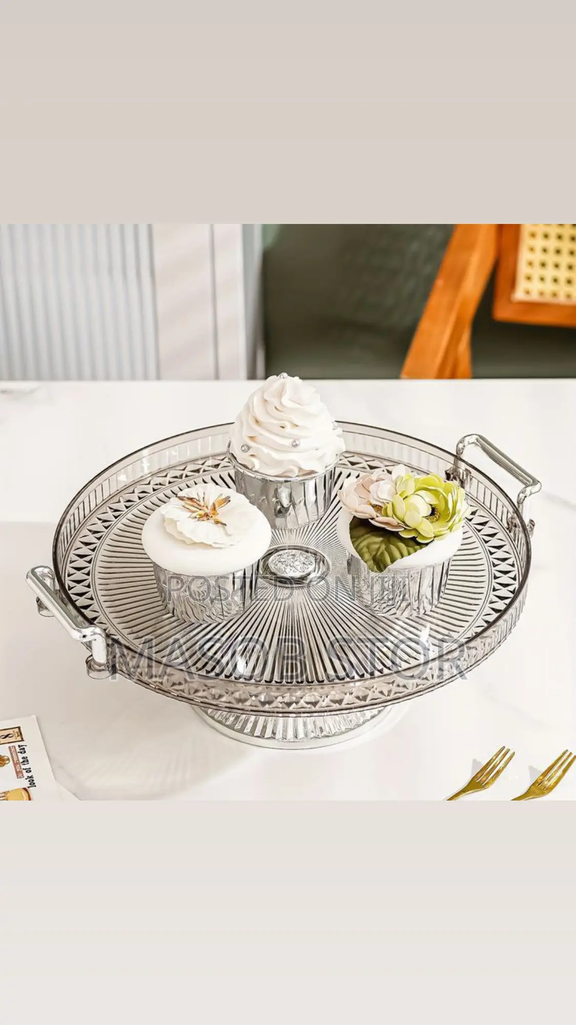 Serving Acrylic Tray Golden Silver Handle / ለኬክ,ለፍሩት ማቅረቢያ