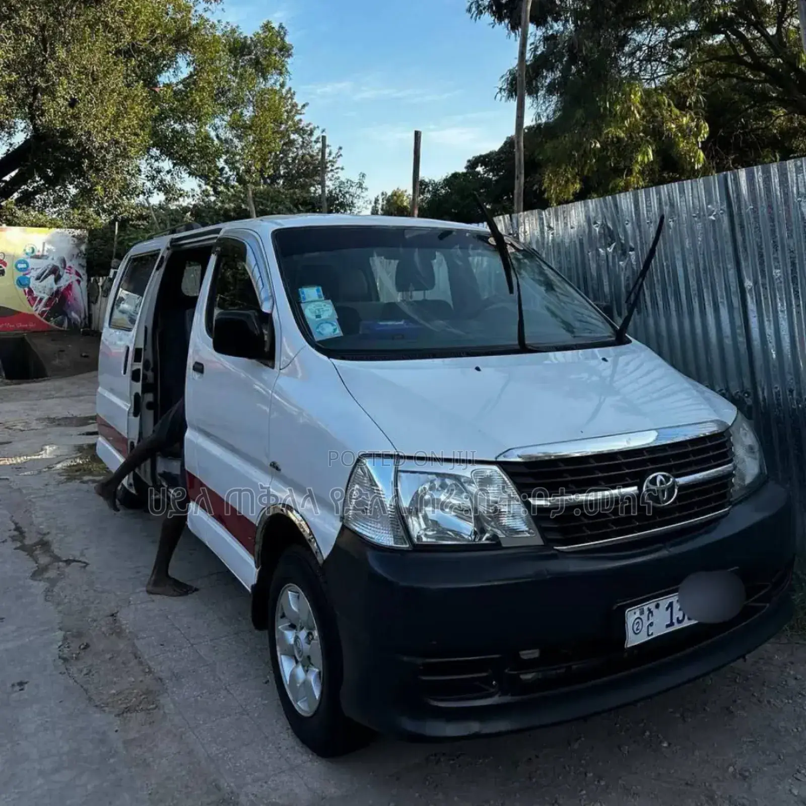 Toyota HiAce 2011 White