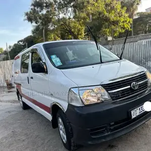 Toyota HiAce 2011 White