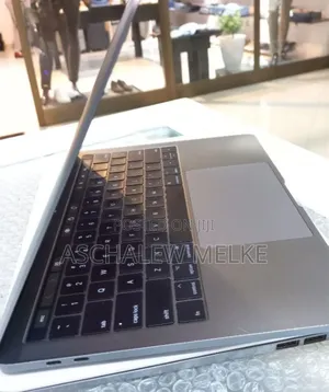 Laptop Apple MacBook Pro 2017 8GB Intel Core I5 SSD 256GB