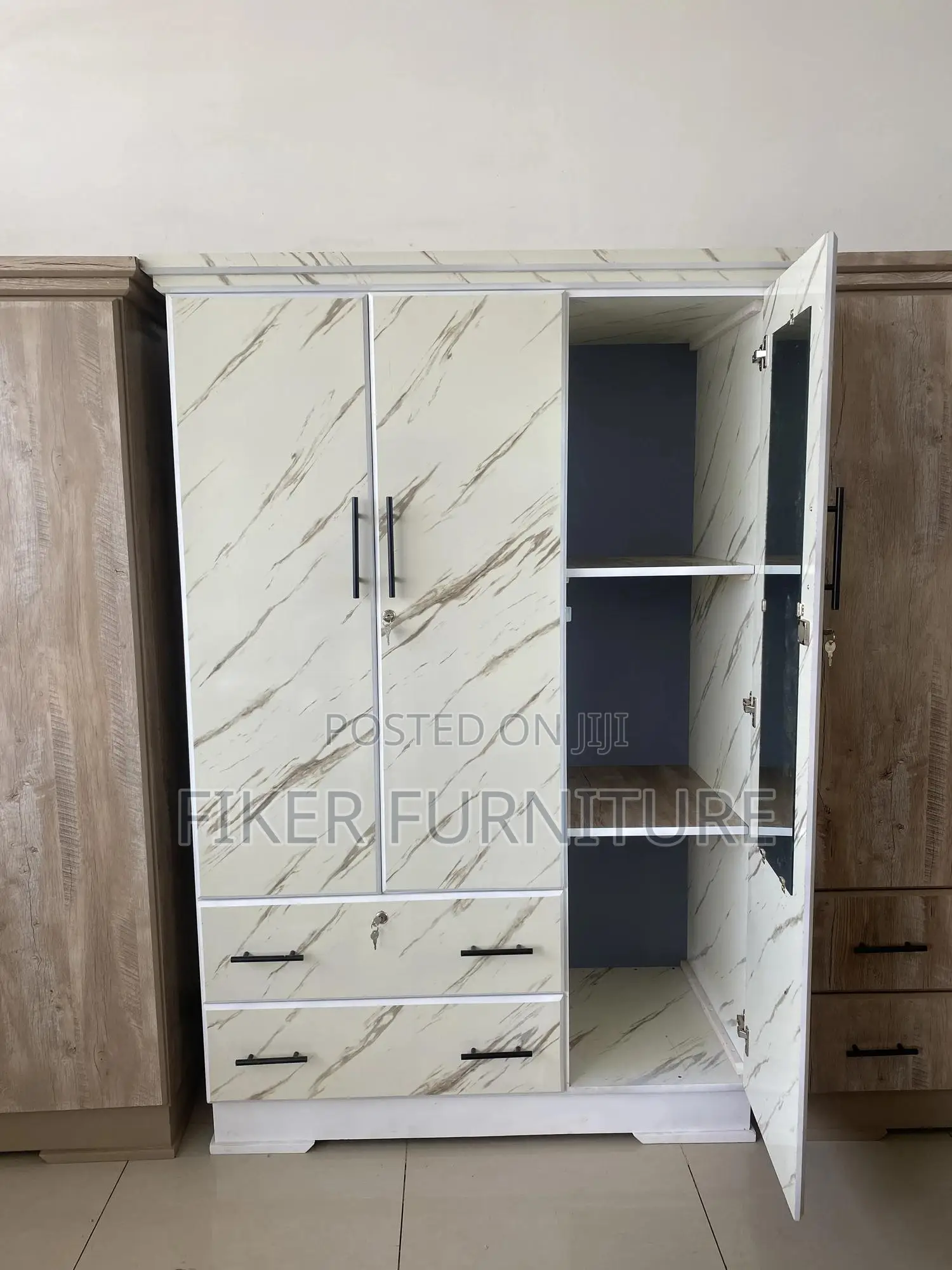 Closet (ቁምሳጥን)