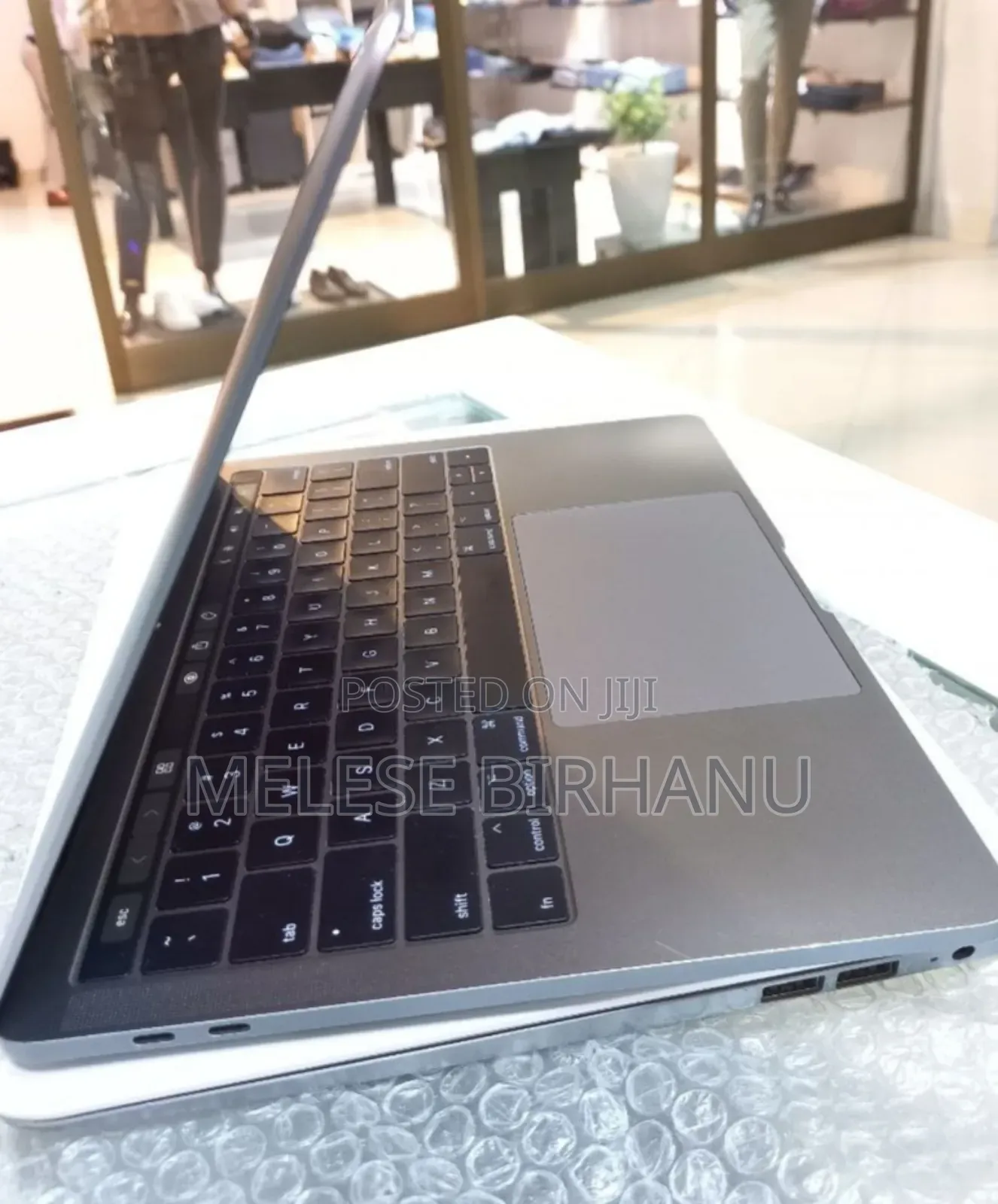 New Laptop Apple MacBook Pro 2017 8GB Intel Core I5 SSD 256GB