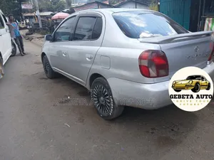 Toyota Platz 2002 Silver