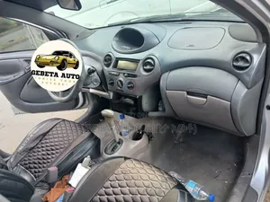 Toyota Platz 2002 Silver