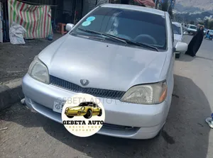 Toyota Platz 2002 Silver