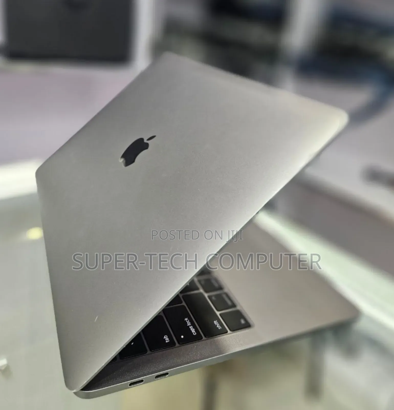 New Laptop Apple MacBook Pro 2017 8GB Intel Core I5 SSD 256GB