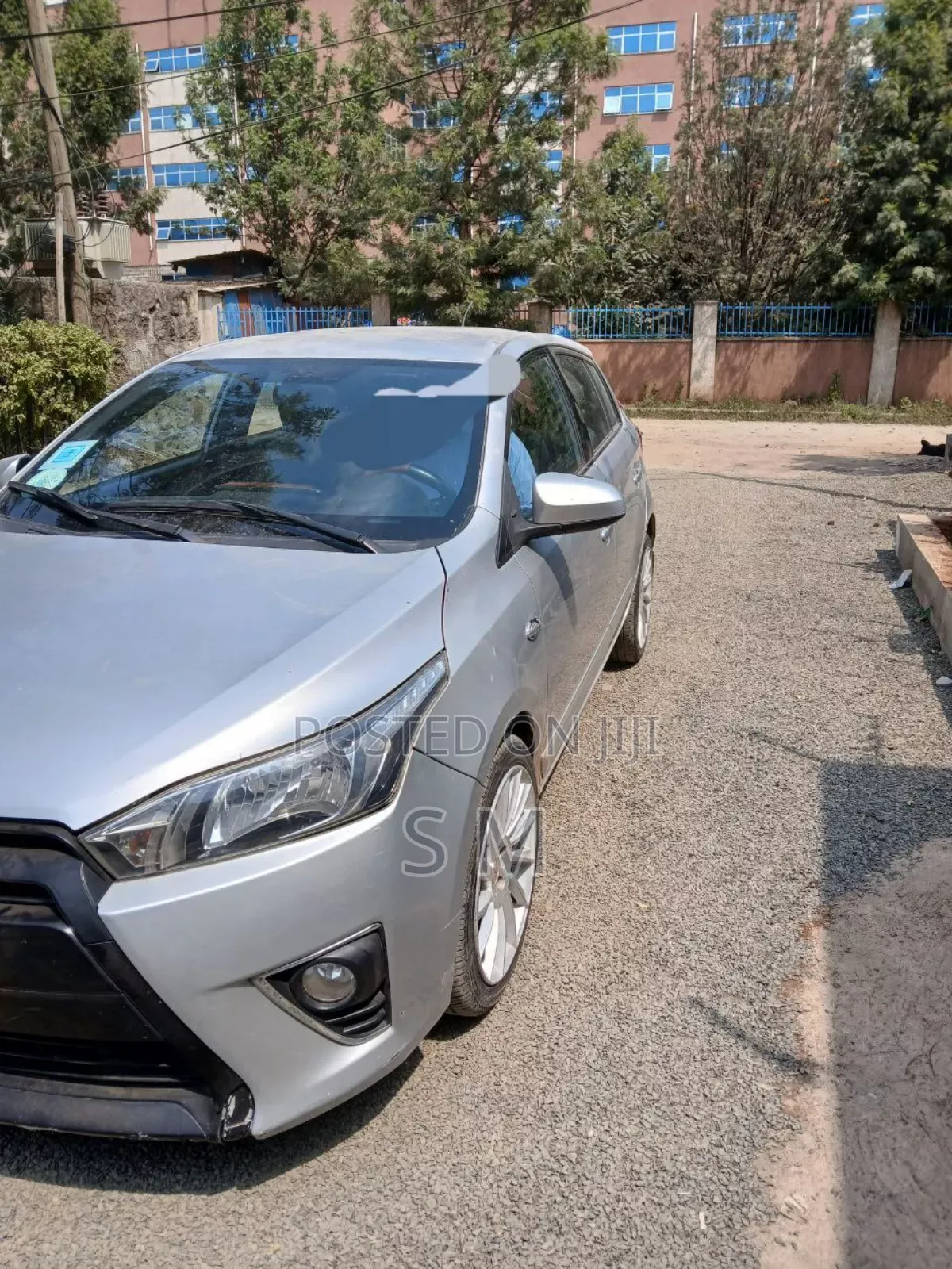 Toyota Yaris L Hatchback 3dr 2014 Silver