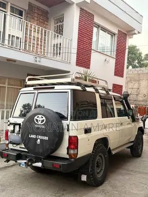 Toyota Land Cruiser 2017 White