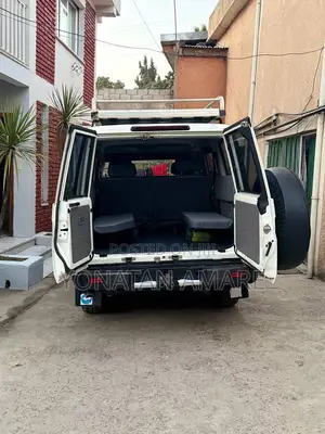 Toyota Land Cruiser 2017 White