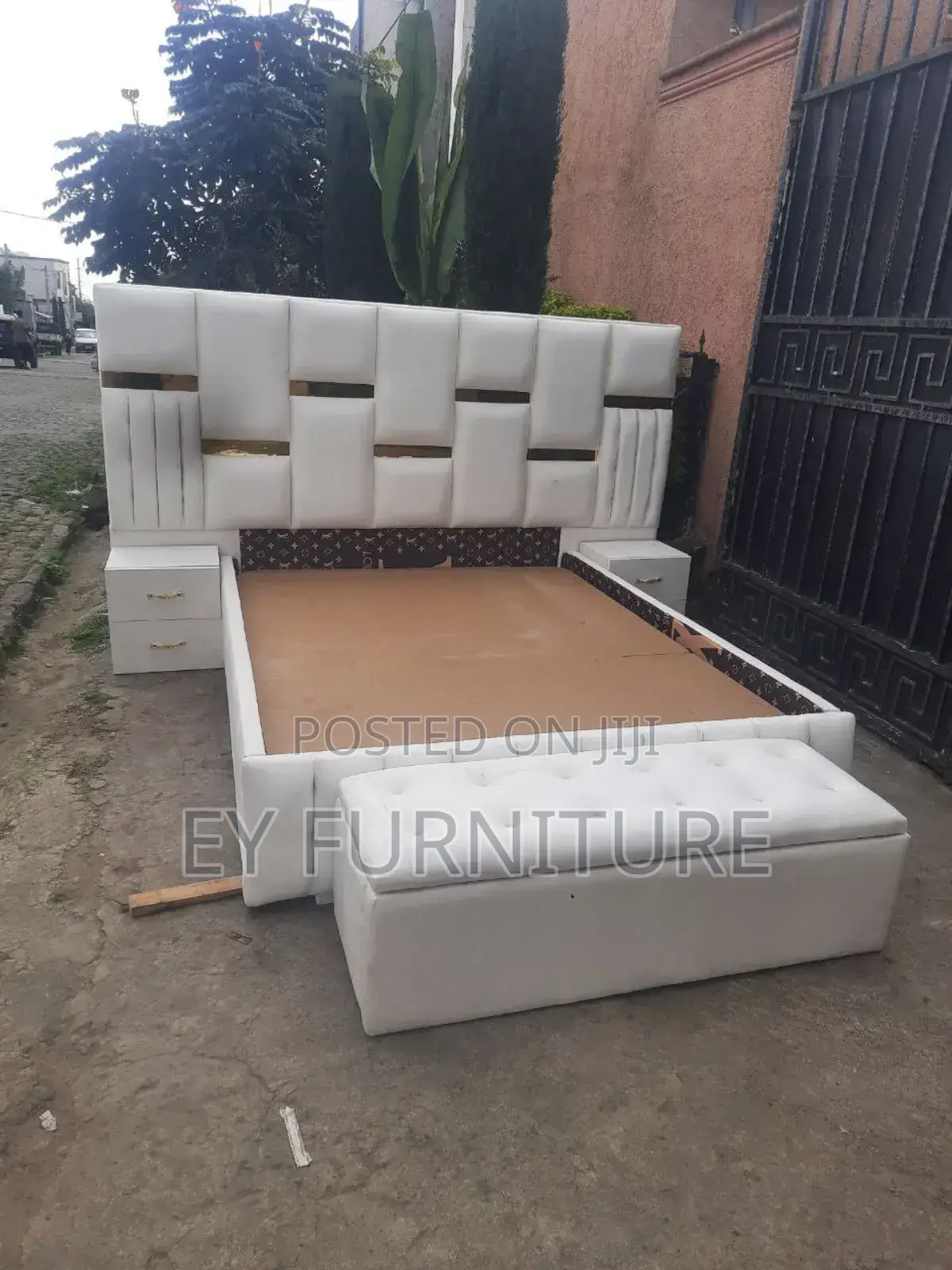 ዘመናዊ አልጋ Bed