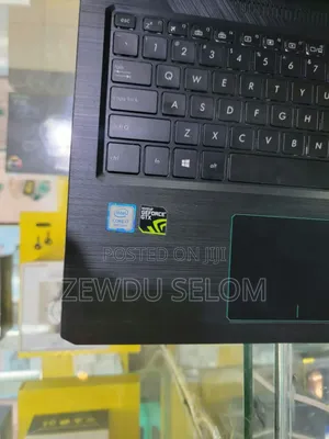 Laptop Asus VivoBook 15 X505BA 16GB Intel Core I7 HDD+SSD 256GB