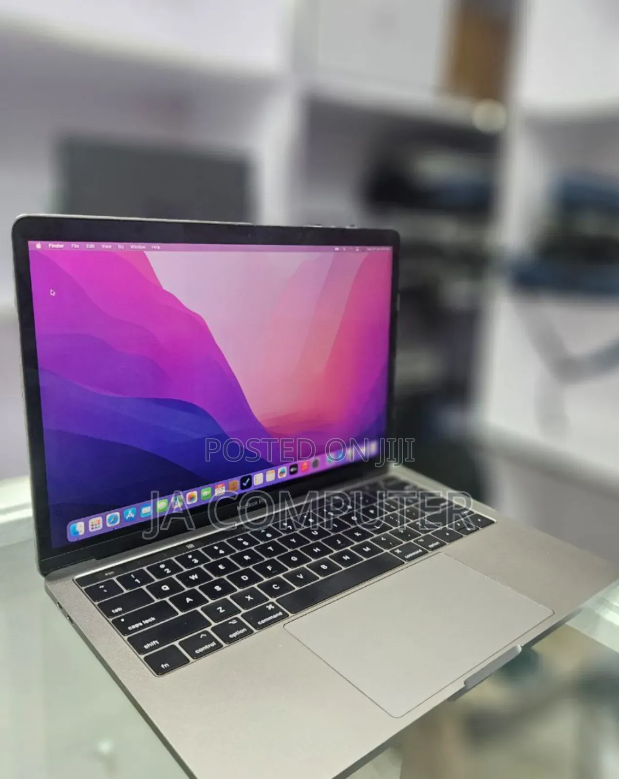 New Laptop Apple MacBook Pro 2017 8GB Intel Core I5 SSD 256GB