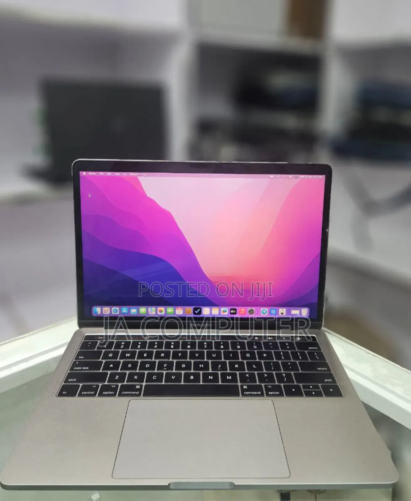 New Laptop Apple MacBook Pro 2017 8GB Intel Core I5 SSD 256GB