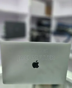 New Laptop Apple MacBook Pro 2017 8GB Intel Core I5 SSD 256GB