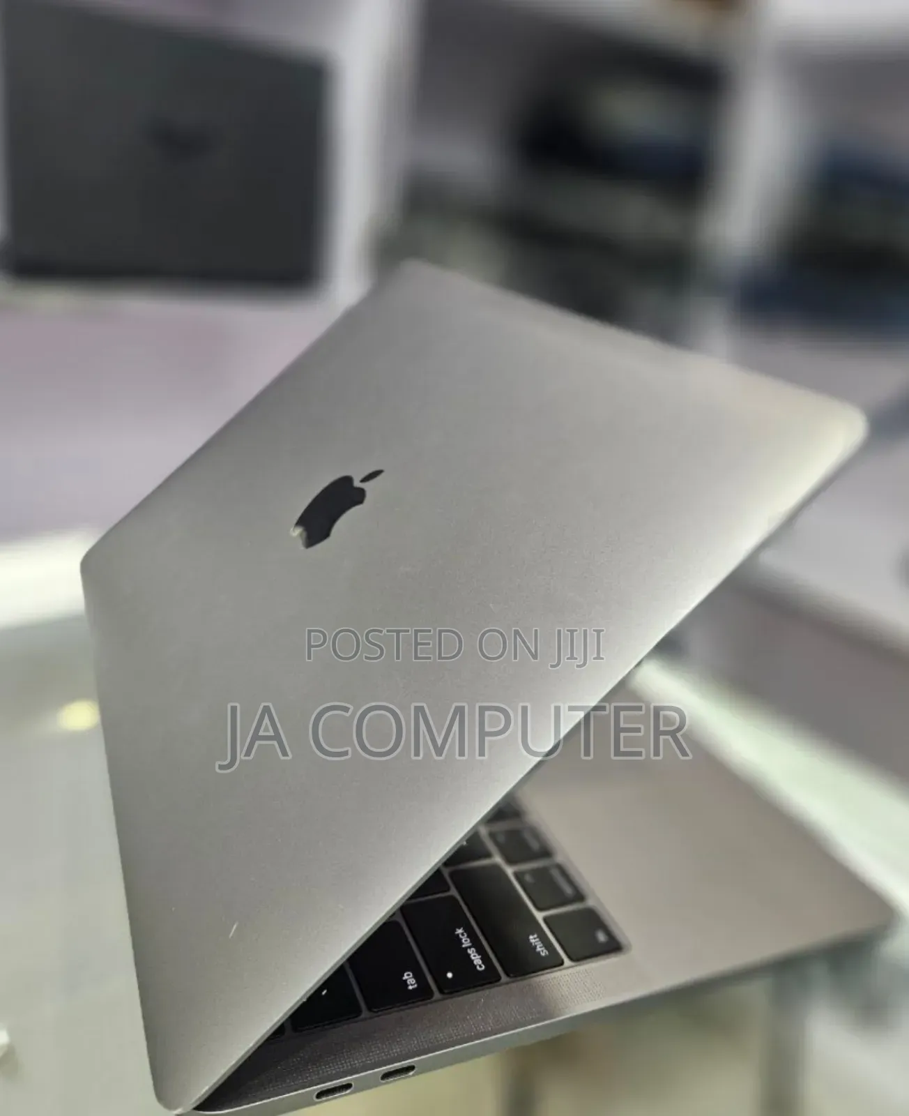 New Laptop Apple MacBook Pro 2017 8GB Intel Core I5 SSD 256GB