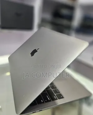 New Laptop Apple MacBook Pro 2017 8GB Intel Core I5 SSD 256GB