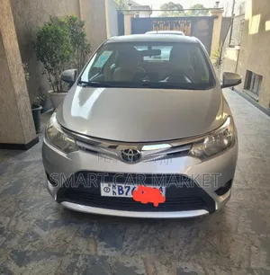 Photo - Toyota Yaris 2015 Silver