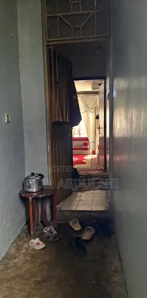 3bdrm House in Property 1, Gullele for sale