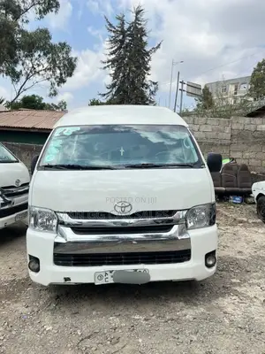 Toyota HiAce 2007 White