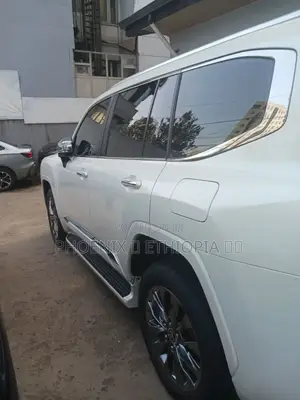 Toyota Land Cruiser 2023 White