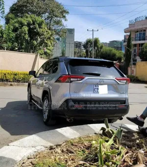 Toyota RAV4 2022 Silver