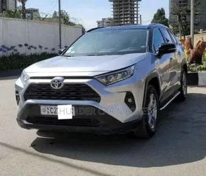 Toyota RAV4 2022 Silver
