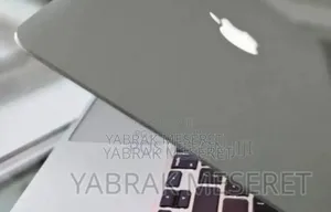 Photo - New Laptop Apple MacBook Pro 2015 8GB Intel Core i5 SSD 500GB