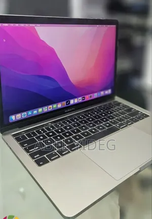New Laptop Apple MacBook Pro 2017 8GB Intel Core I5 SSD 256GB
