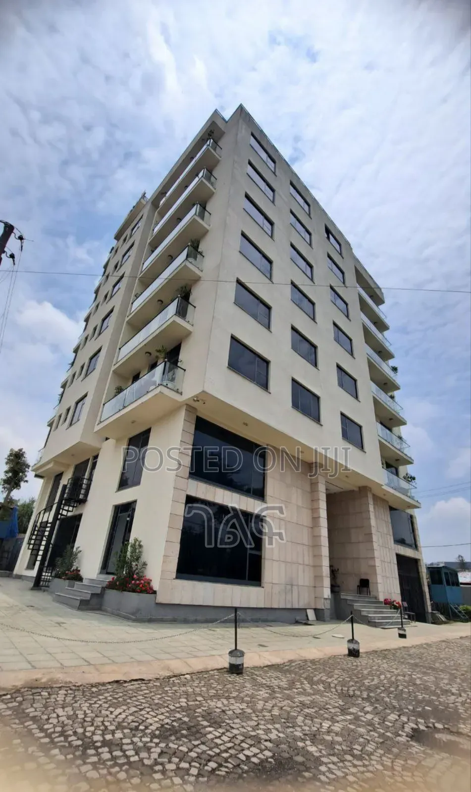 2bdrm Apartment in መስቀል ፍላወር ላይ ቅንጡ, Bole for sale