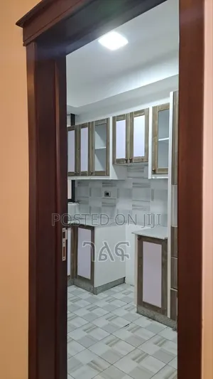 2bdrm Apartment in መስቀል ፍላወር ላይ ቅንጡ, Bole for sale