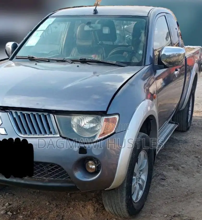 Mitsubishi L200 Club Cab 2.5 136hp 4WD 2007 Gray