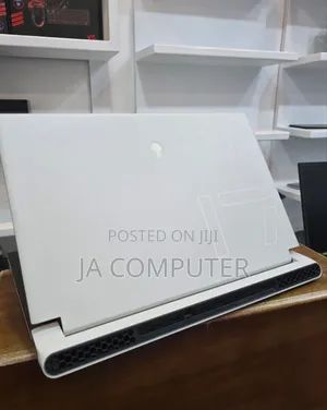 New Laptop Alienware M17x R2 32GB Intel Core I7 SSD 1T