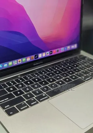 New Laptop Apple MacBook Pro 2017 8GB Intel Core I5 SSD 256GB